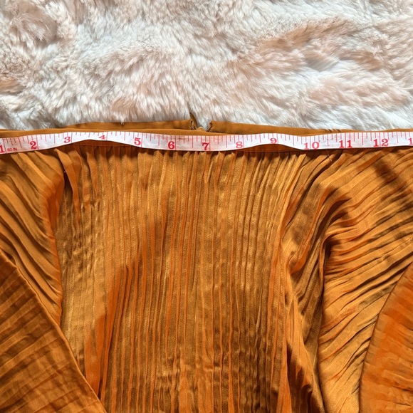 Elegant Gold Maxi Skirt - Picture 5 of 8